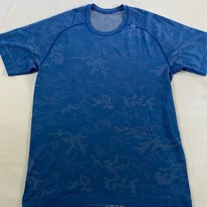 Mens lululemon Vent tech shirt